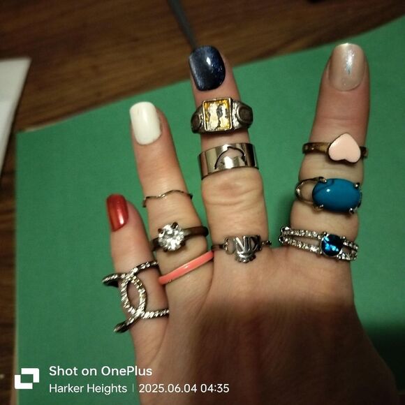 Lot of 10 Rings - Picture 6 of 10